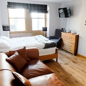 The At The Nook Hotel Holmfirth